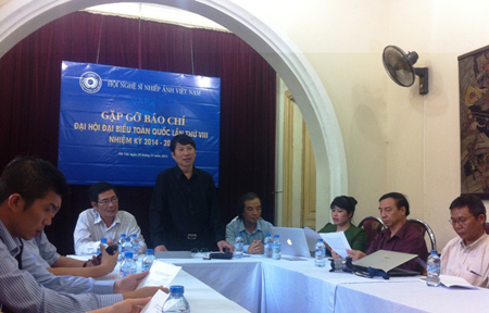 Ông Vũ Quốc Khánh phát biểu tại buổi gặp gỡ báo chí.